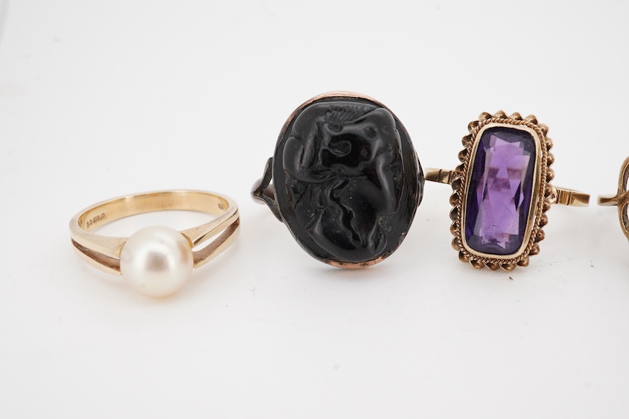 A collection of six gold rings